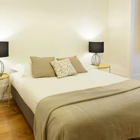 Janelas Verdes Apartment *