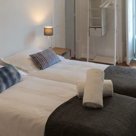 Janelas Verdes Apartment *